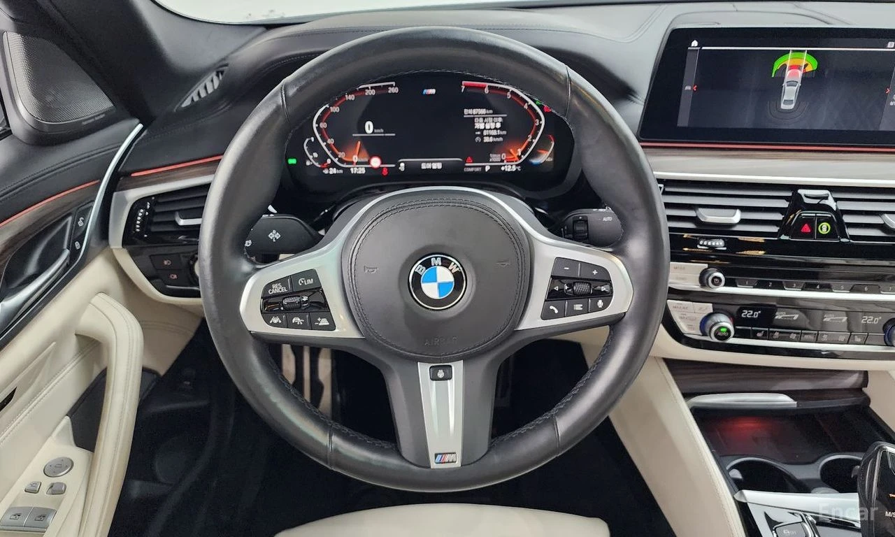BMW 520  i M SPORT * DISTRONIC * ДИГИТАЛНО ТАБЛО, снимка 11 - Автомобили и джипове - 54947186