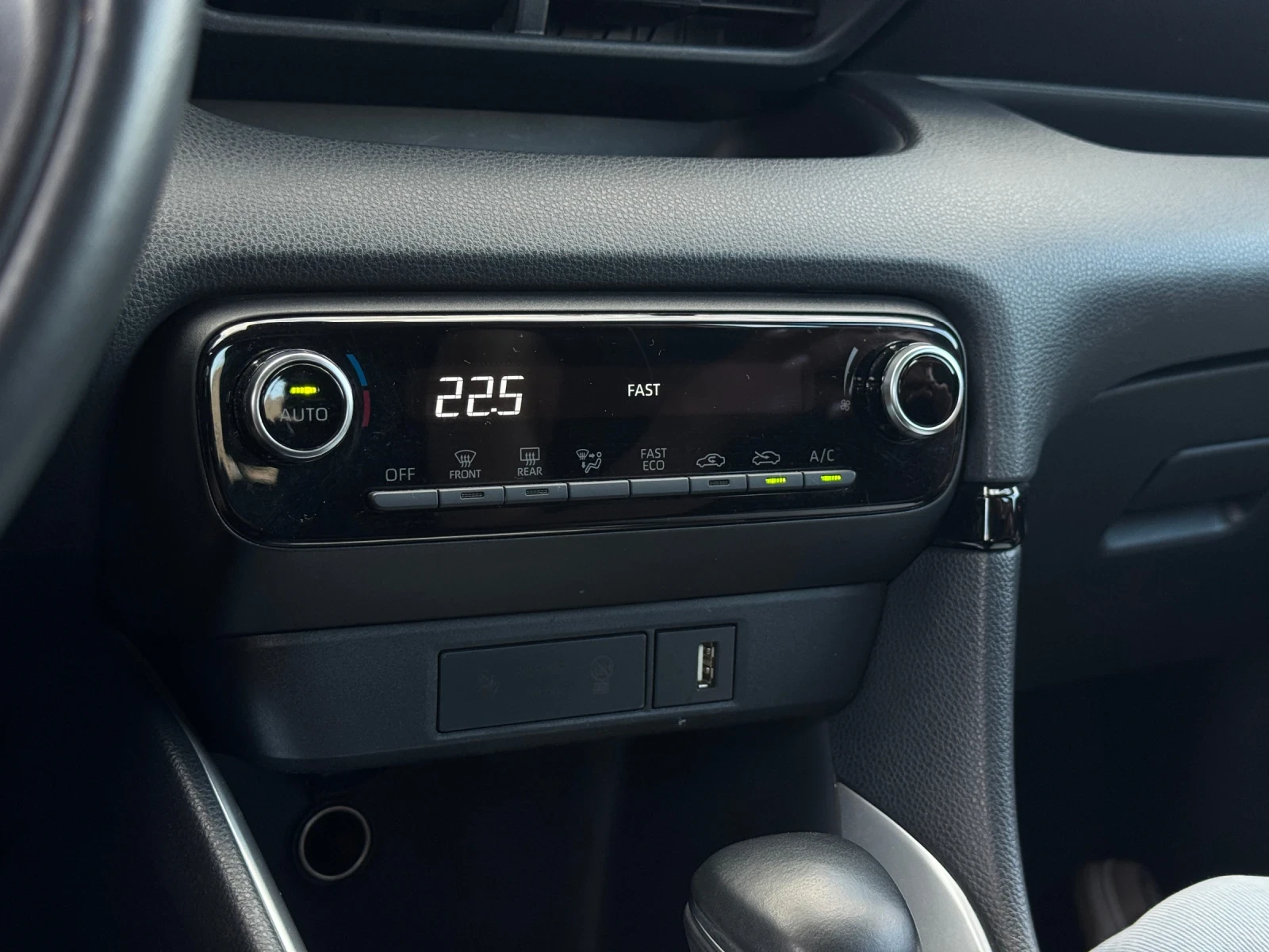 Toyota Yaris 1.5 HYBRID с гаранция до 2032г, снимка 12 - Автомобили и джипове - 55031516