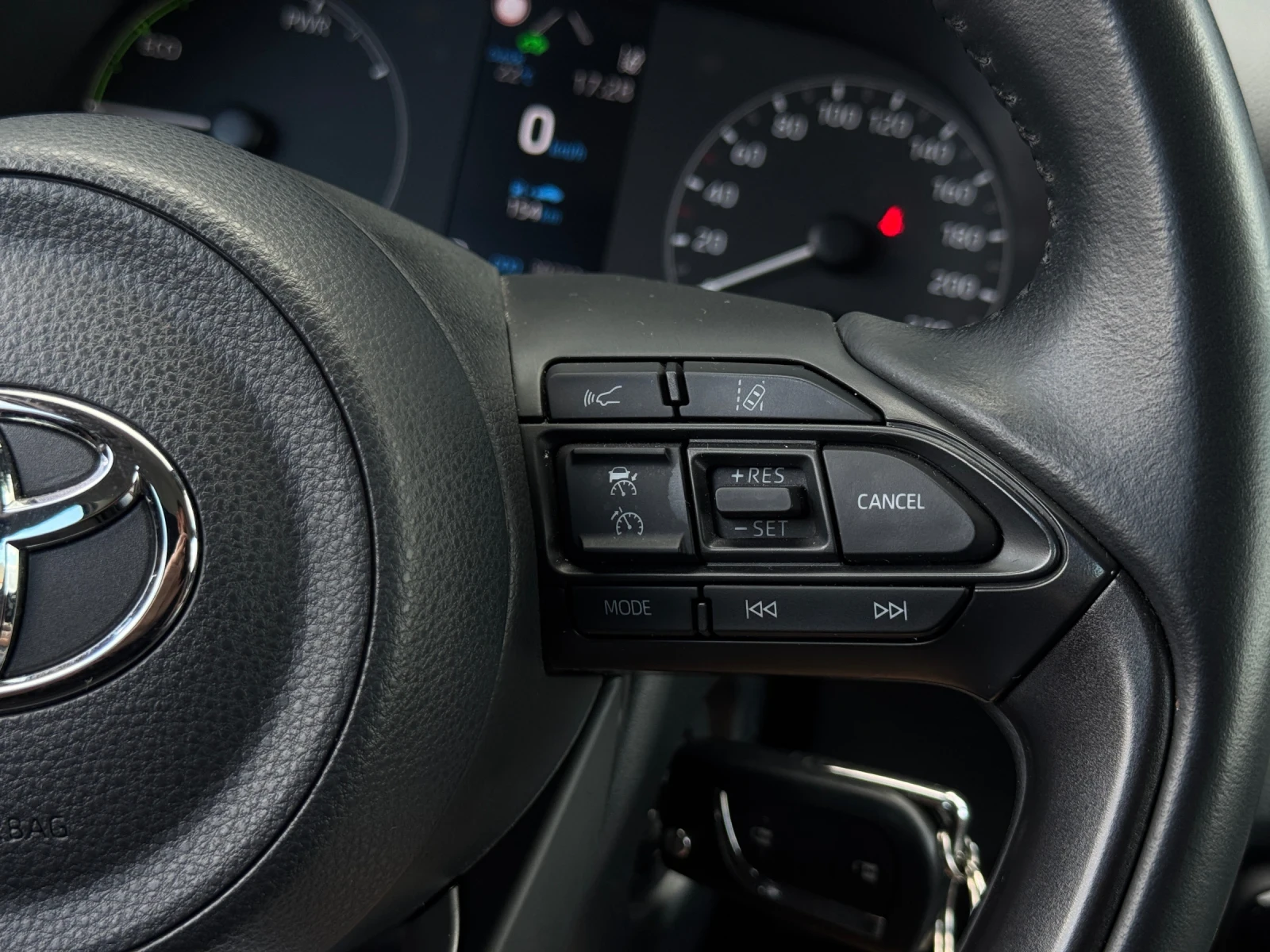 Toyota Yaris 1.5 HYBRID с гаранция до 2032г, снимка 11 - Автомобили и джипове - 55031516