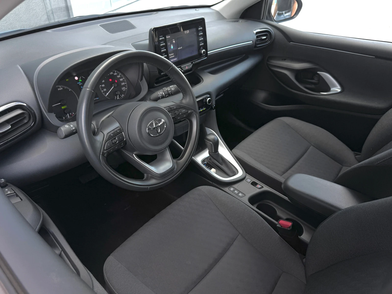 Toyota Yaris 1.5 HYBRID с гаранция до 2032г, снимка 8 - Автомобили и джипове - 55031516