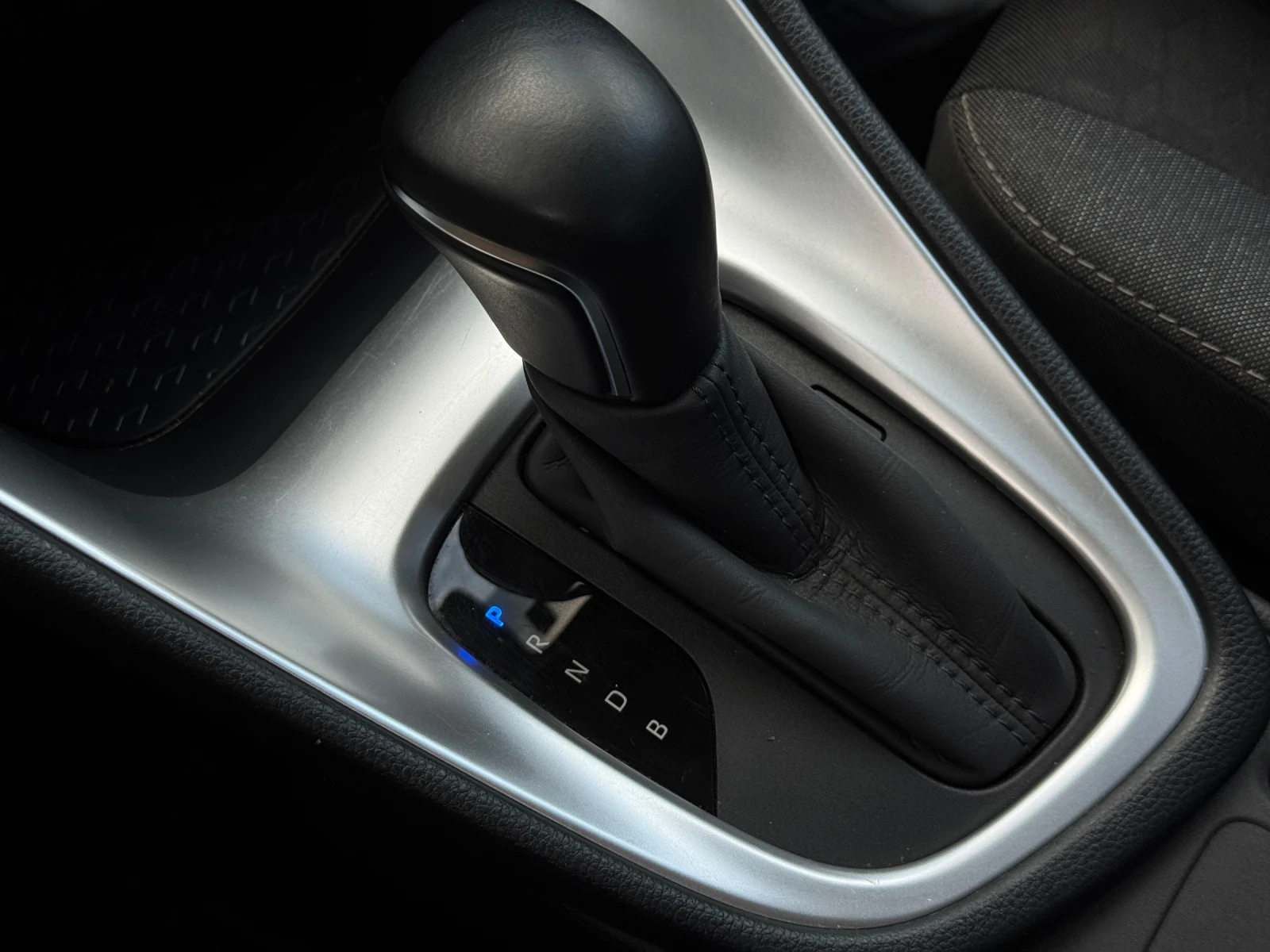 Toyota Yaris 1.5 HYBRID с гаранция до 2032г, снимка 10 - Автомобили и джипове - 55031516
