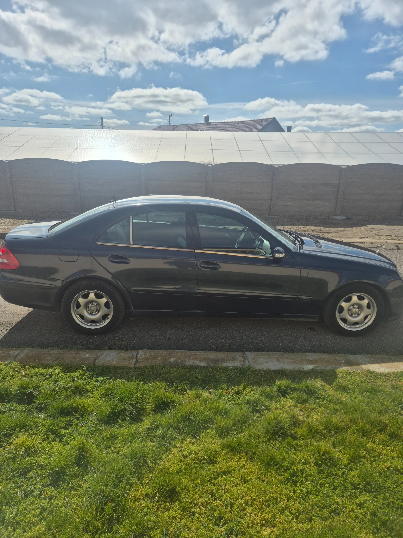 Mercedes-Benz E 220, снимка 6 - Автомобили и джипове - 55068114
