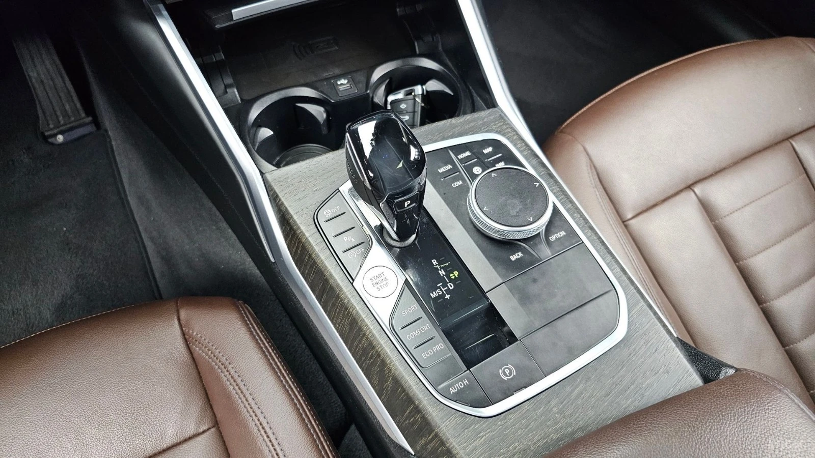 BMW 330 xDrive Luxury* HUD* КОЖА* НАВИ* ПАНО* АВТОКРЕДИТ, снимка 7 - Автомобили и джипове - 55651554
