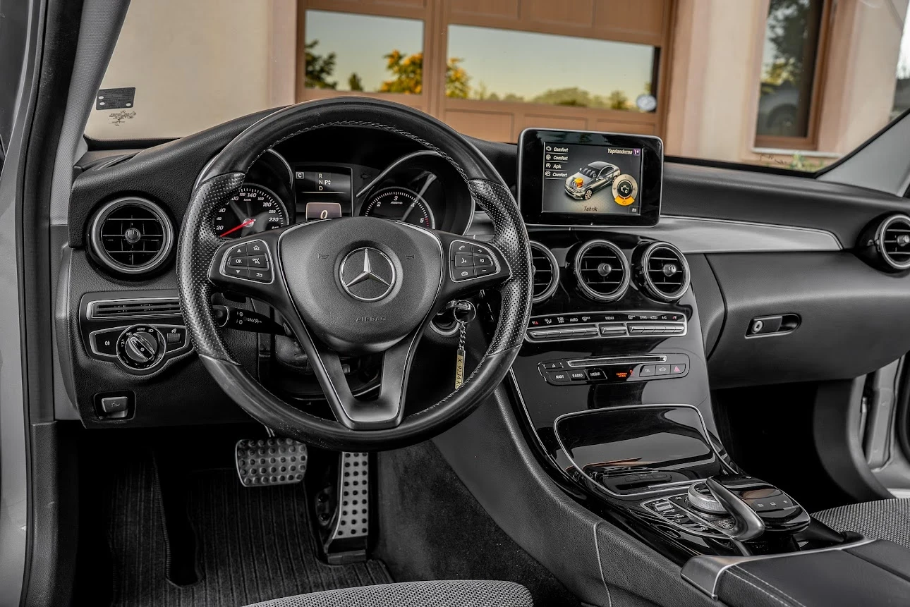 Mercedes-Benz C 220 C63 ПАКЕТ / BURMESTER / ШИБИДАХ / , снимка 10 - Автомобили и джипове - 55710395