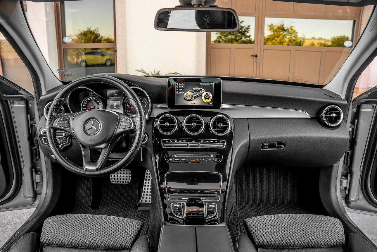 Mercedes-Benz C 220 C63 ПАКЕТ / BURMESTER / ШИБИДАХ / , снимка 11 - Автомобили и джипове - 55710395