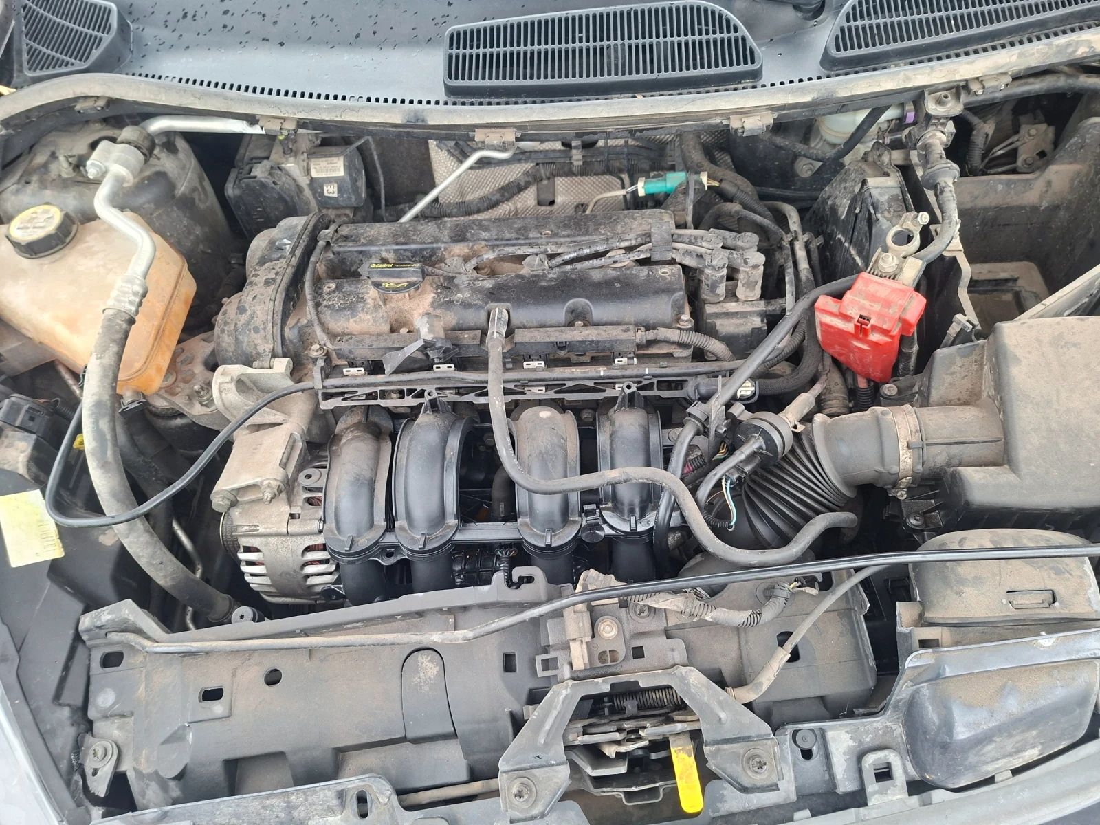 Ford Fiesta 1.6 бензин, снимка 5 - Автомобили и джипове - 56655535