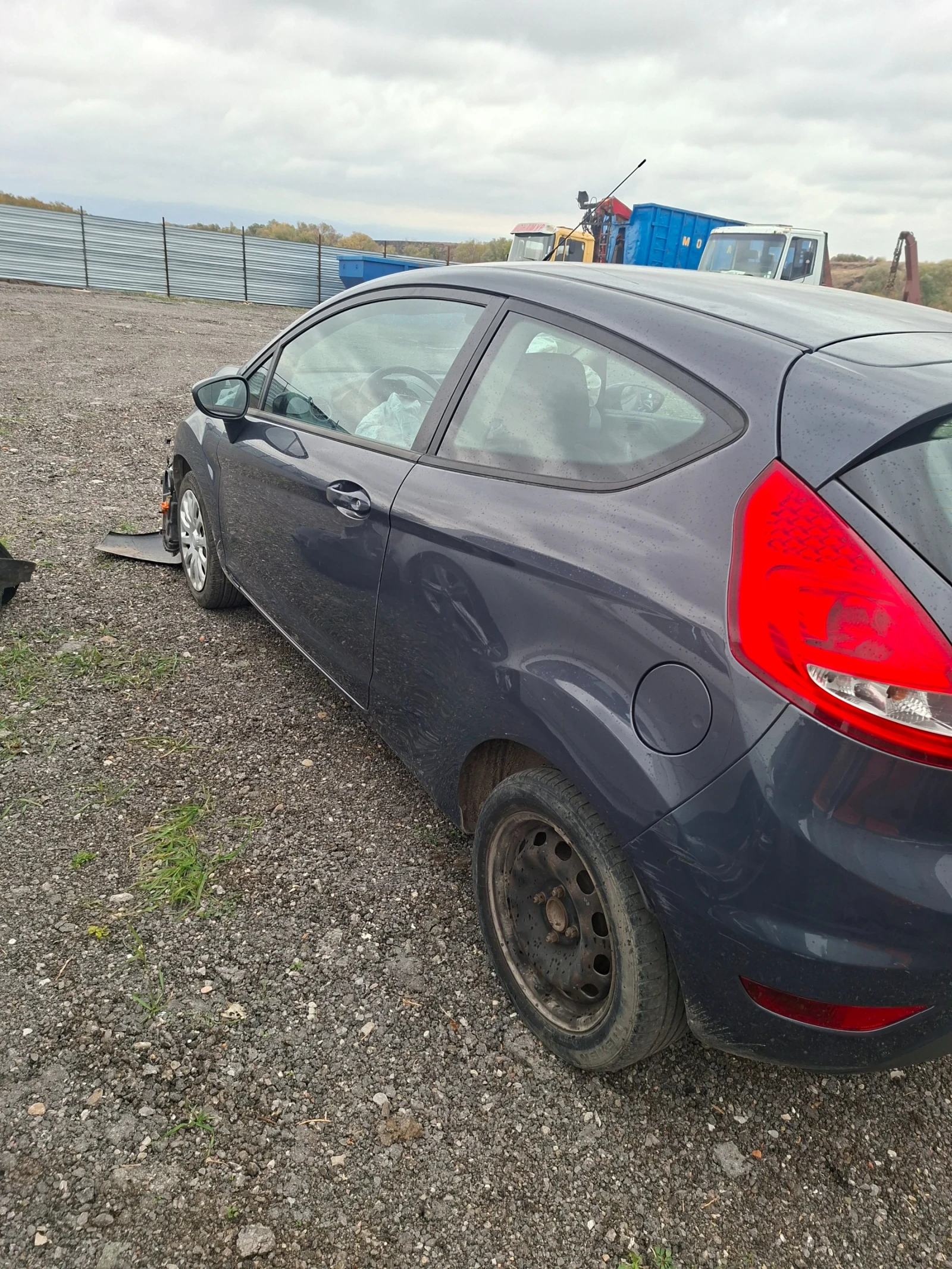 Ford Fiesta 1.6 бензин, снимка 4 - Автомобили и джипове - 56655535