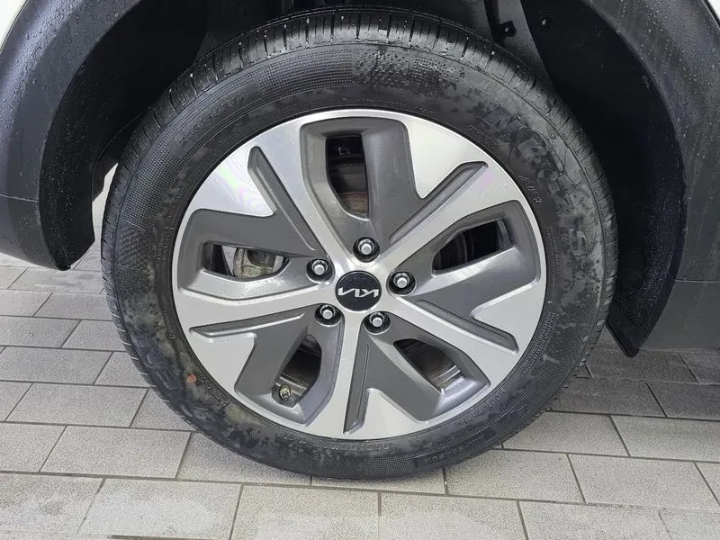 Kia Niro Plus Air, снимка 5 - Автомобили и джипове - 56358682