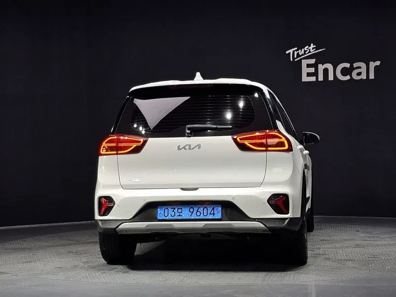 Kia Niro Plus Air, снимка 4 - Автомобили и джипове - 56358682