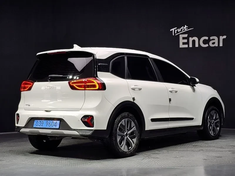 Kia Niro Plus Air, снимка 2 - Автомобили и джипове - 56358682