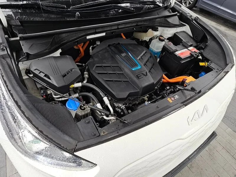 Kia Niro Plus Air, снимка 6 - Автомобили и джипове - 56358682