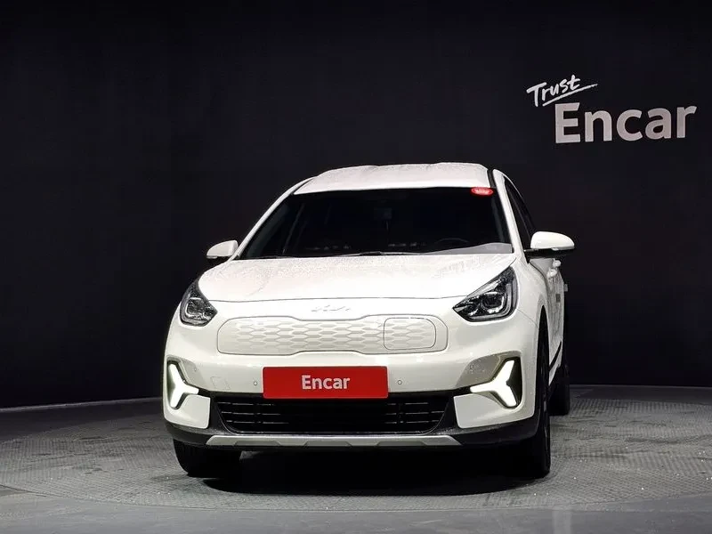 Kia Niro Plus Air, снимка 3 - Автомобили и джипове - 56358682