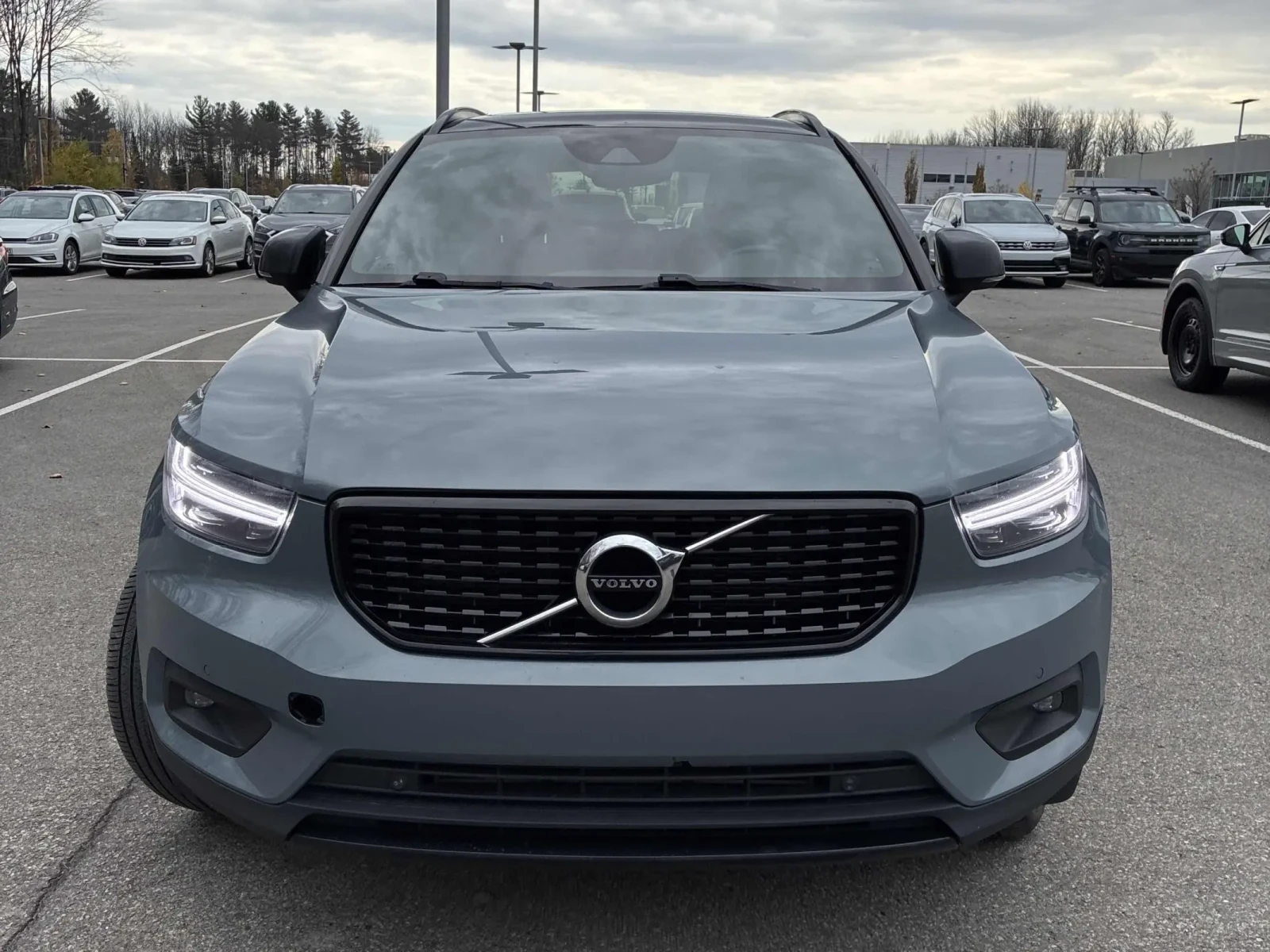 Volvo XC40 R-DESIGN * CARFAX * БЕЗ ПЪРВОНАЧАЛНА ВНОСКА - изображение 3