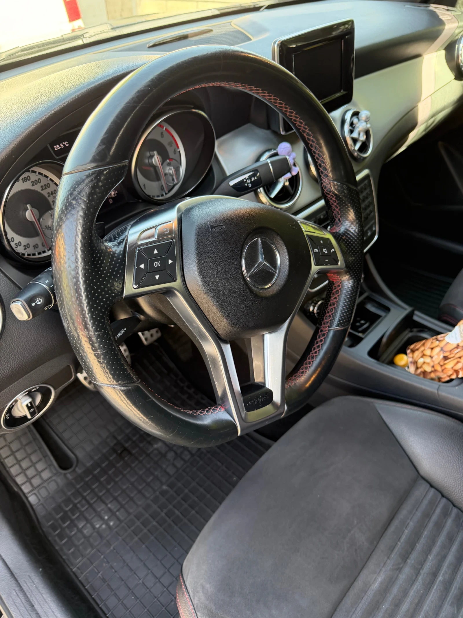 Mercedes-Benz GLA 220, снимка 11 - Автомобили и джипове - 54725770