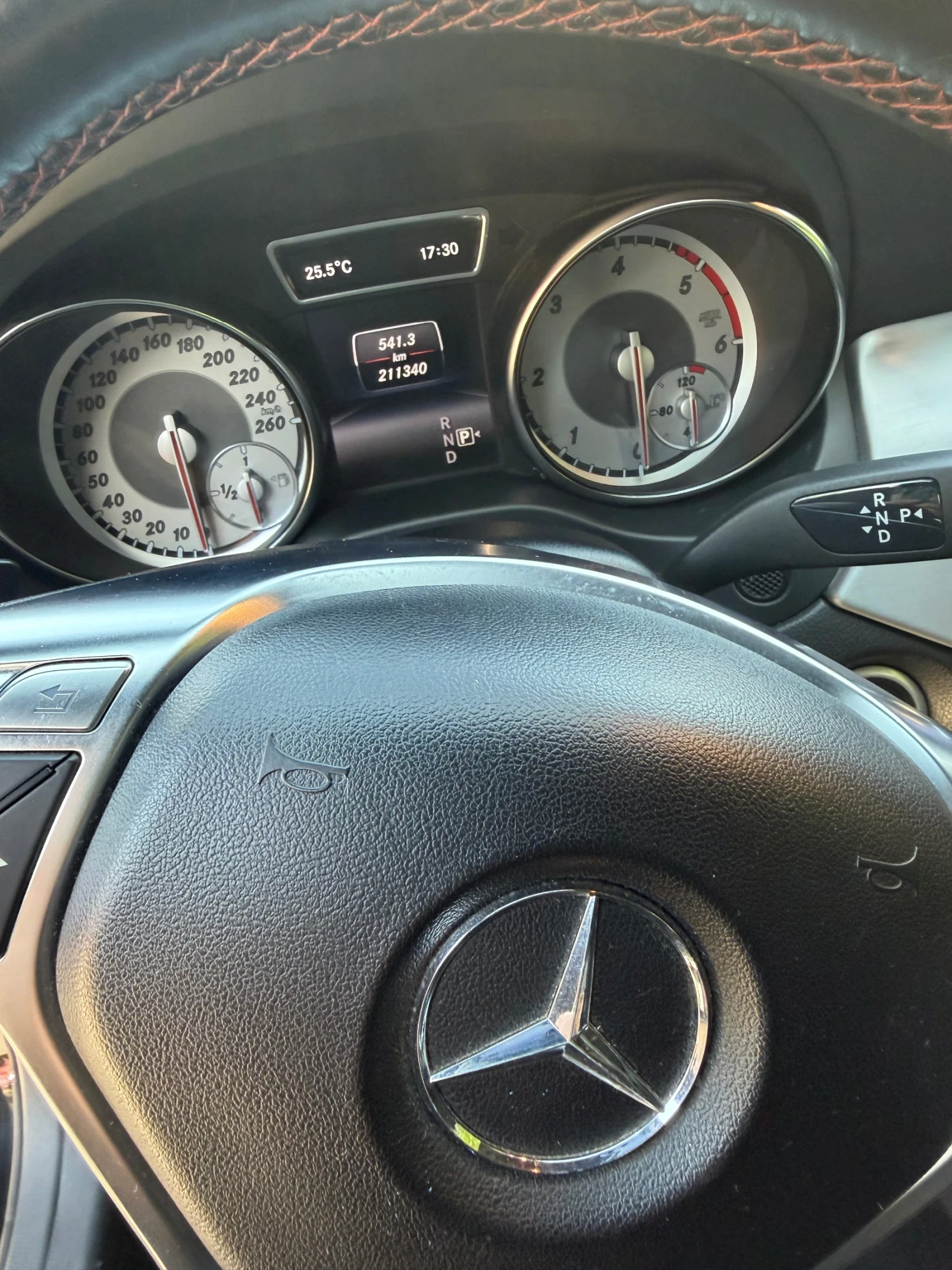 Mercedes-Benz GLA 220, снимка 17 - Автомобили и джипове - 54725770
