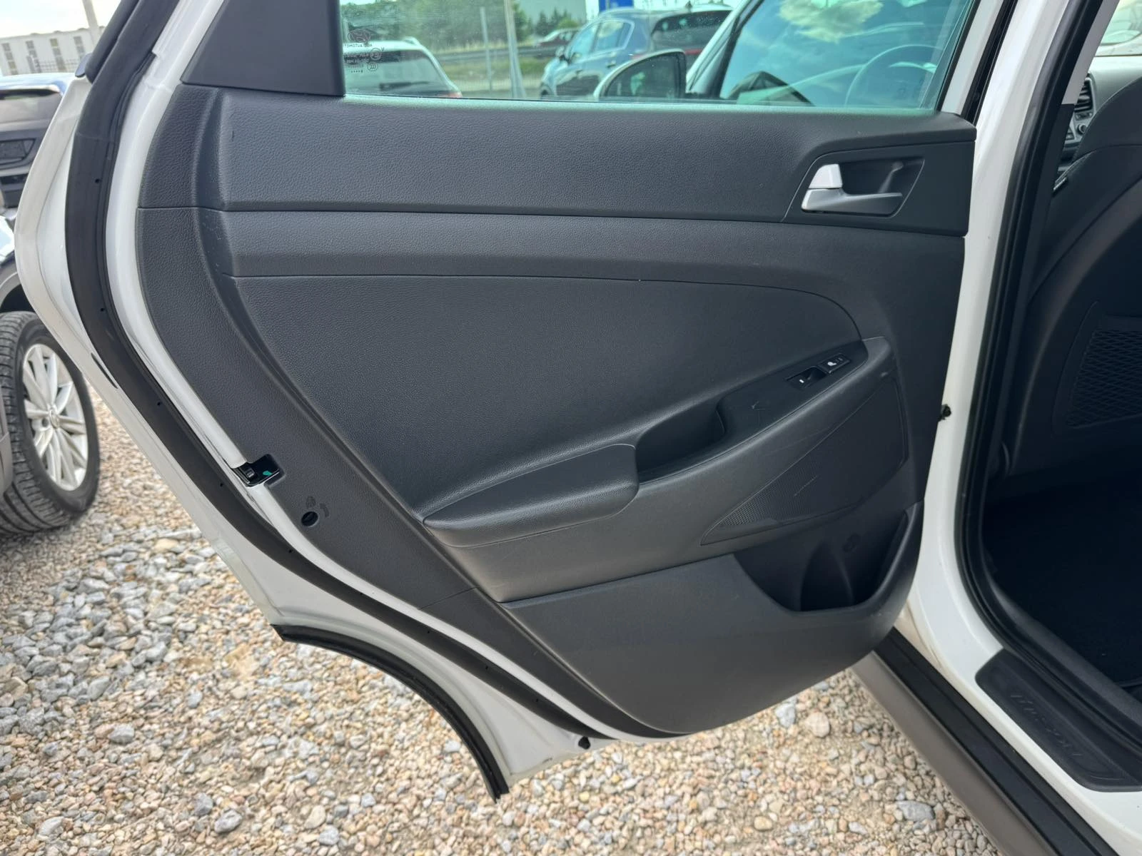 Hyundai Tucson 1.7CRDI , снимка 7 - Автомобили и джипове - 54834793