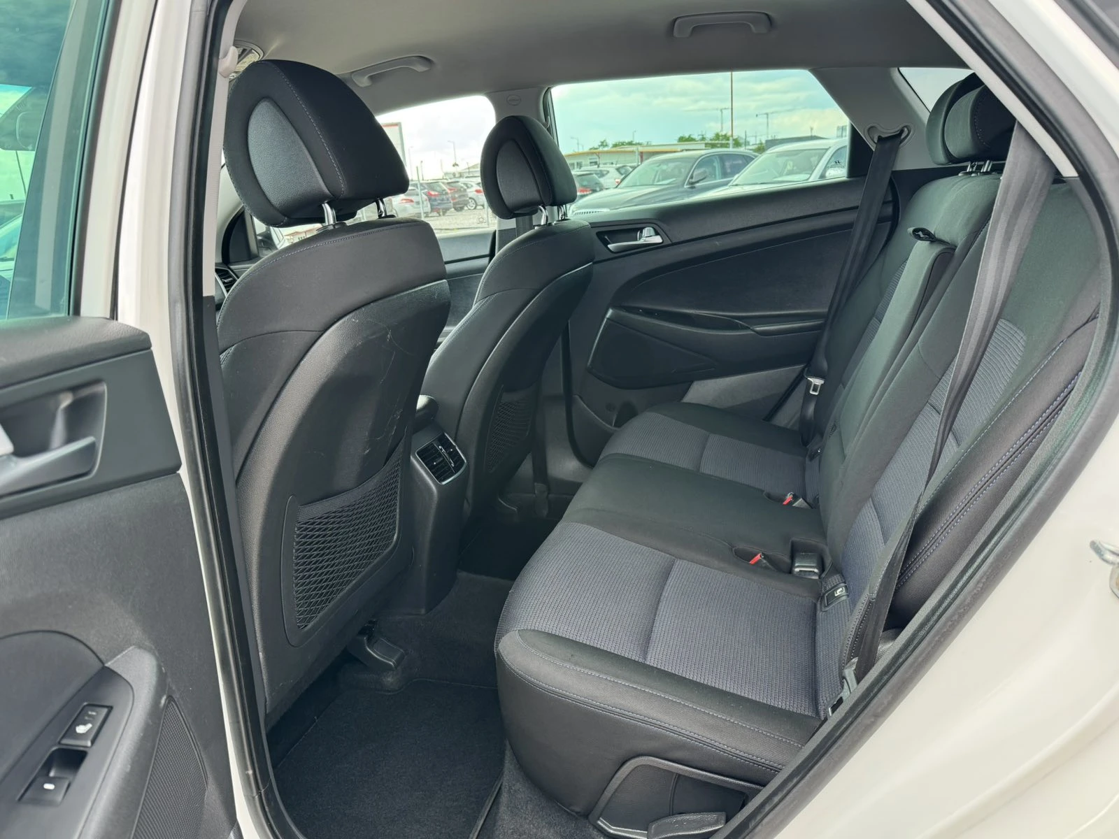 Hyundai Tucson 1.7CRDI , снимка 8 - Автомобили и джипове - 54834793