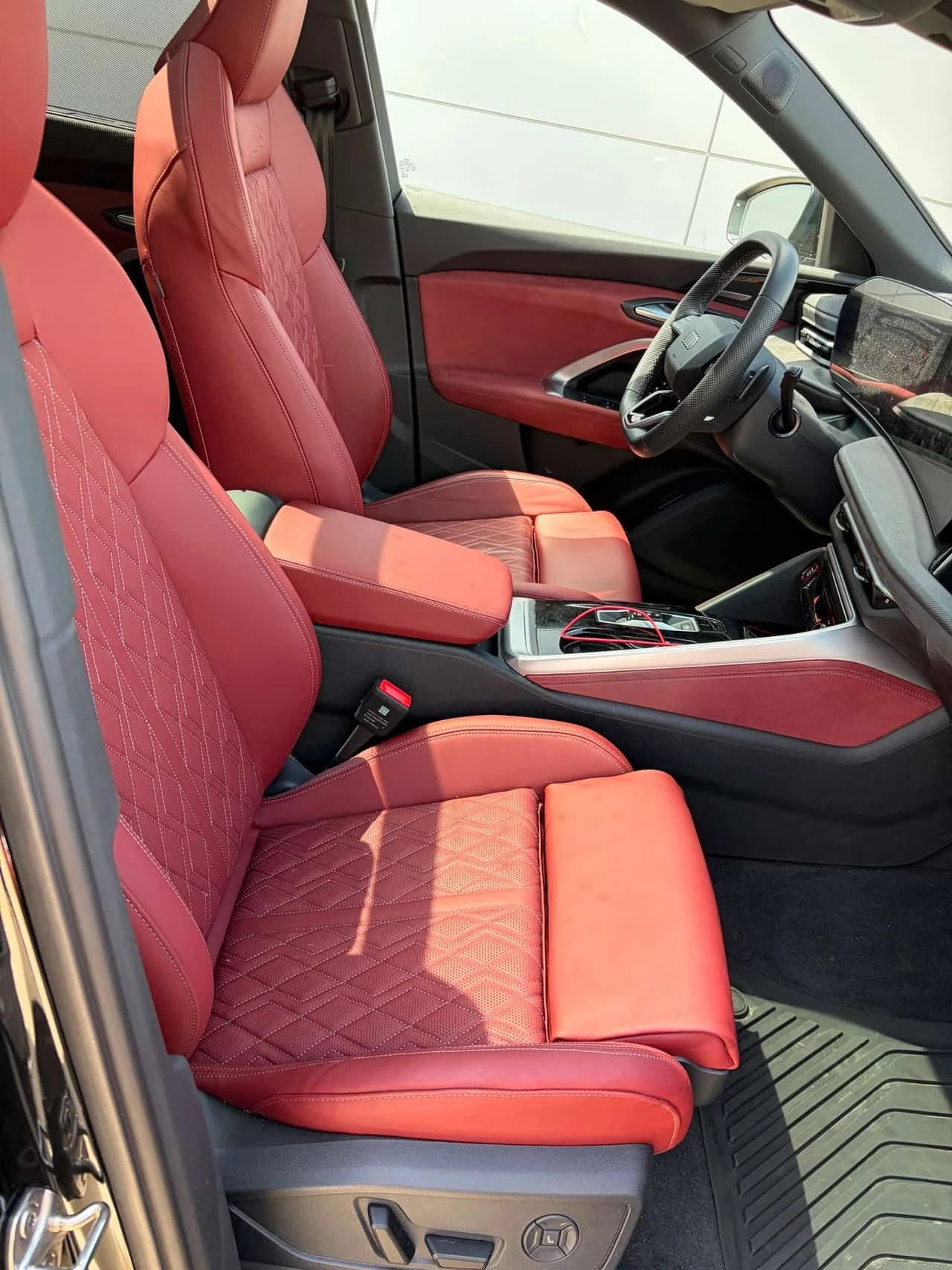 Audi SQ5 Technik /360/DIS/B&O/HUD/АВТОКРЕДИТ, снимка 2 - Автомобили и джипове - 55085221