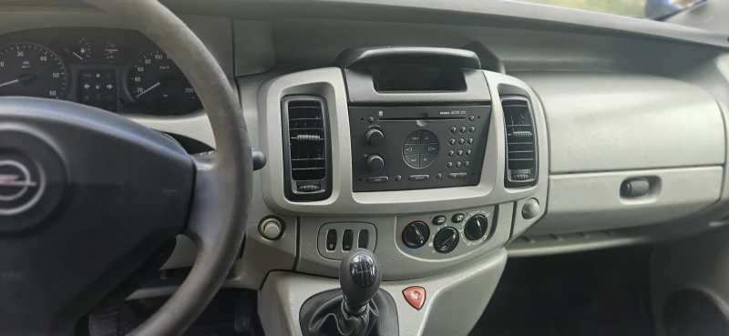 Opel Vivaro 2.0 TDCI, снимка 10 - Бусове и автобуси - 52327533
