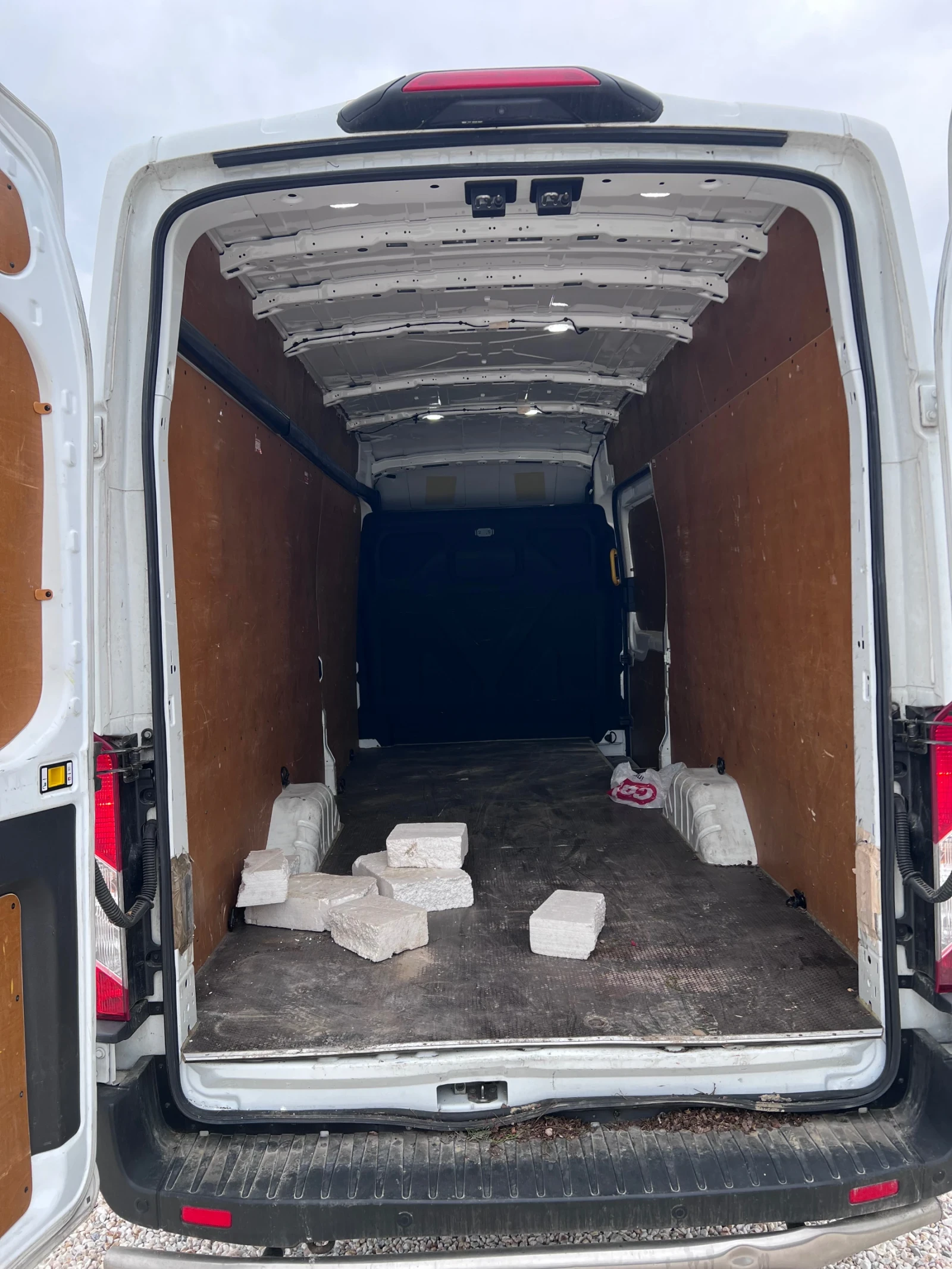 Ford Transit 2.0 tdci Maxi, снимка 10 - Бусове и автобуси - 54218132