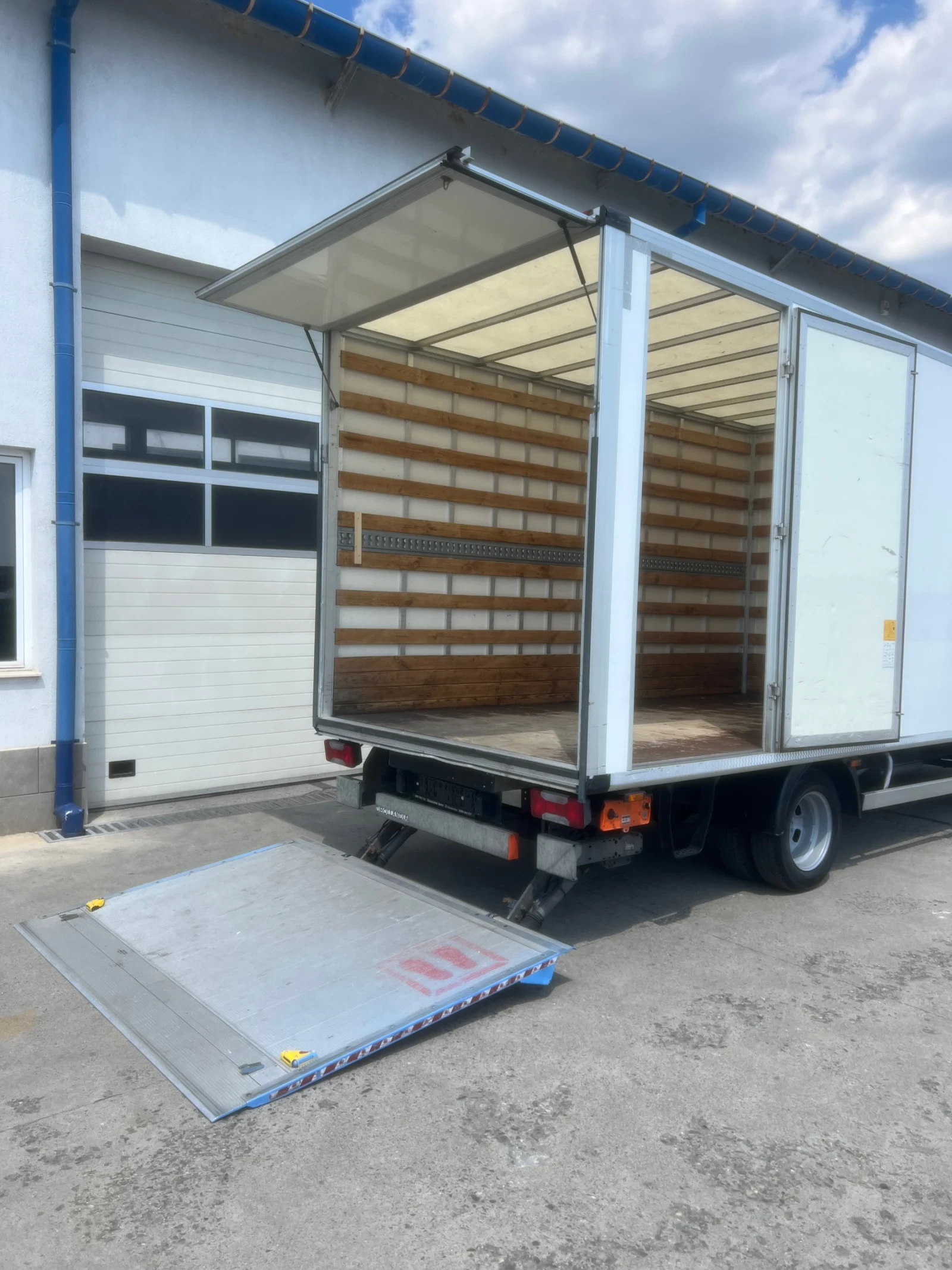 Iveco Daily 2017г. Падащ борд Б-категория, снимка 11 - Бусове и автобуси - 55541911