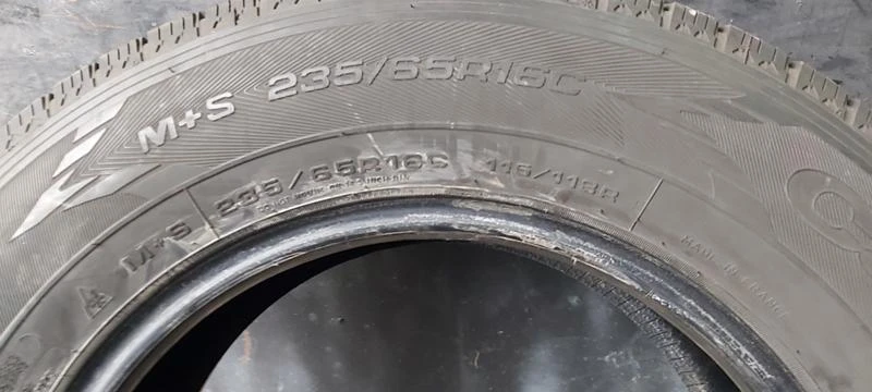 Гуми Зимни 235/65R16, снимка 5 - Гуми и джанти - 35123346