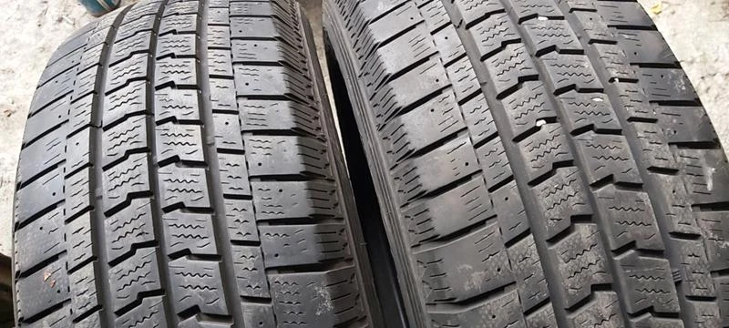 Гуми Зимни 235/65R16, снимка 2 - Гуми и джанти - 35123346