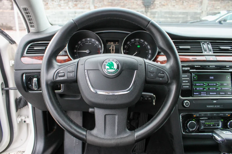 Skoda Superb 2.0TDI DSG Elegance, снимка 12 - Автомобили и джипове - 48168082