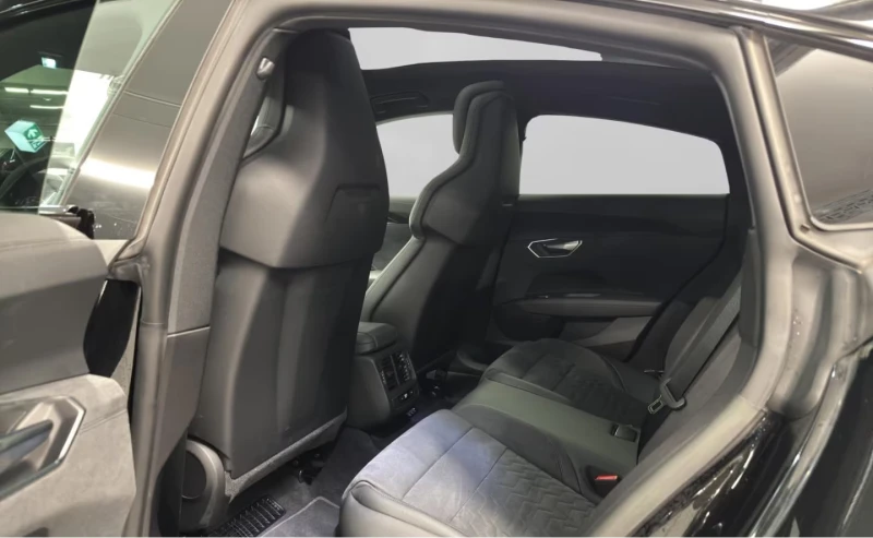 Audi E-Tron GT QUATTRO/476HP/MATRIX/NAVI/360/PANO/SHADOW/761v, снимка 14 - Автомобили и джипове - 52165778