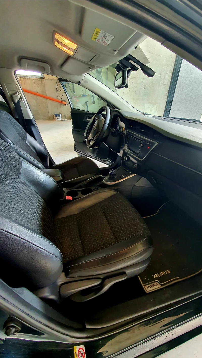 Toyota Auris, снимка 6 - Автомобили и джипове - 52677606