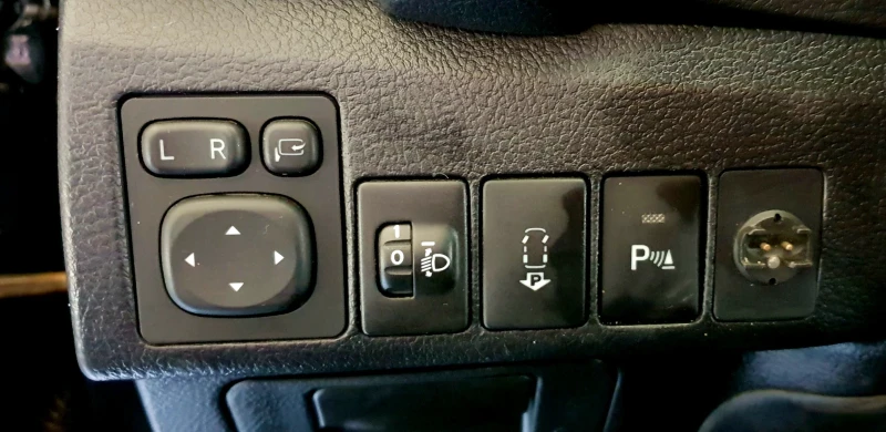 Toyota Auris, снимка 11 - Автомобили и джипове - 52677606