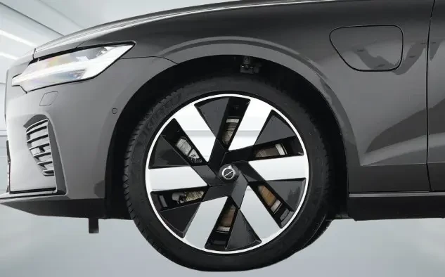 Volvo S60 T8 Recharge AWD = Sport Package = Гаранция - изображение 5