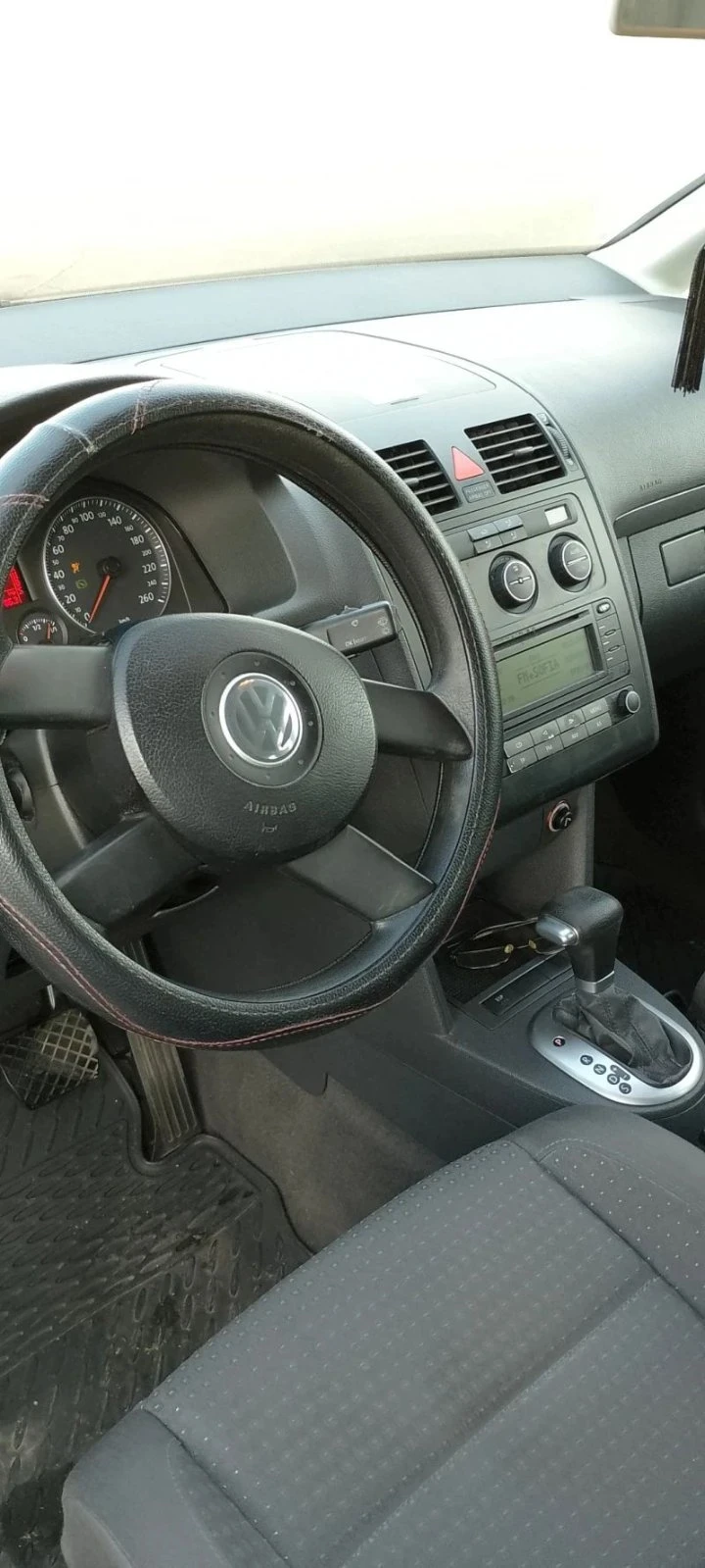 VW Touran Миниван, снимка 9 - Автомобили и джипове - 53609045