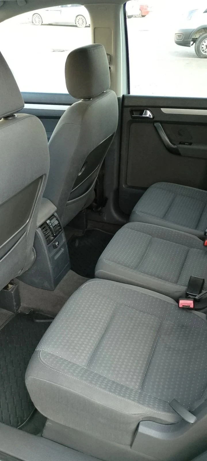 VW Touran Миниван, снимка 7 - Автомобили и джипове - 53609045