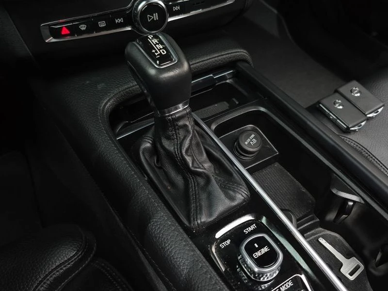 Volvo V90 D5 AWD| 235к.с.| ВКЛ.ТЕХНОТЕСТ, снимка 9 - Автомобили и джипове - 55401316