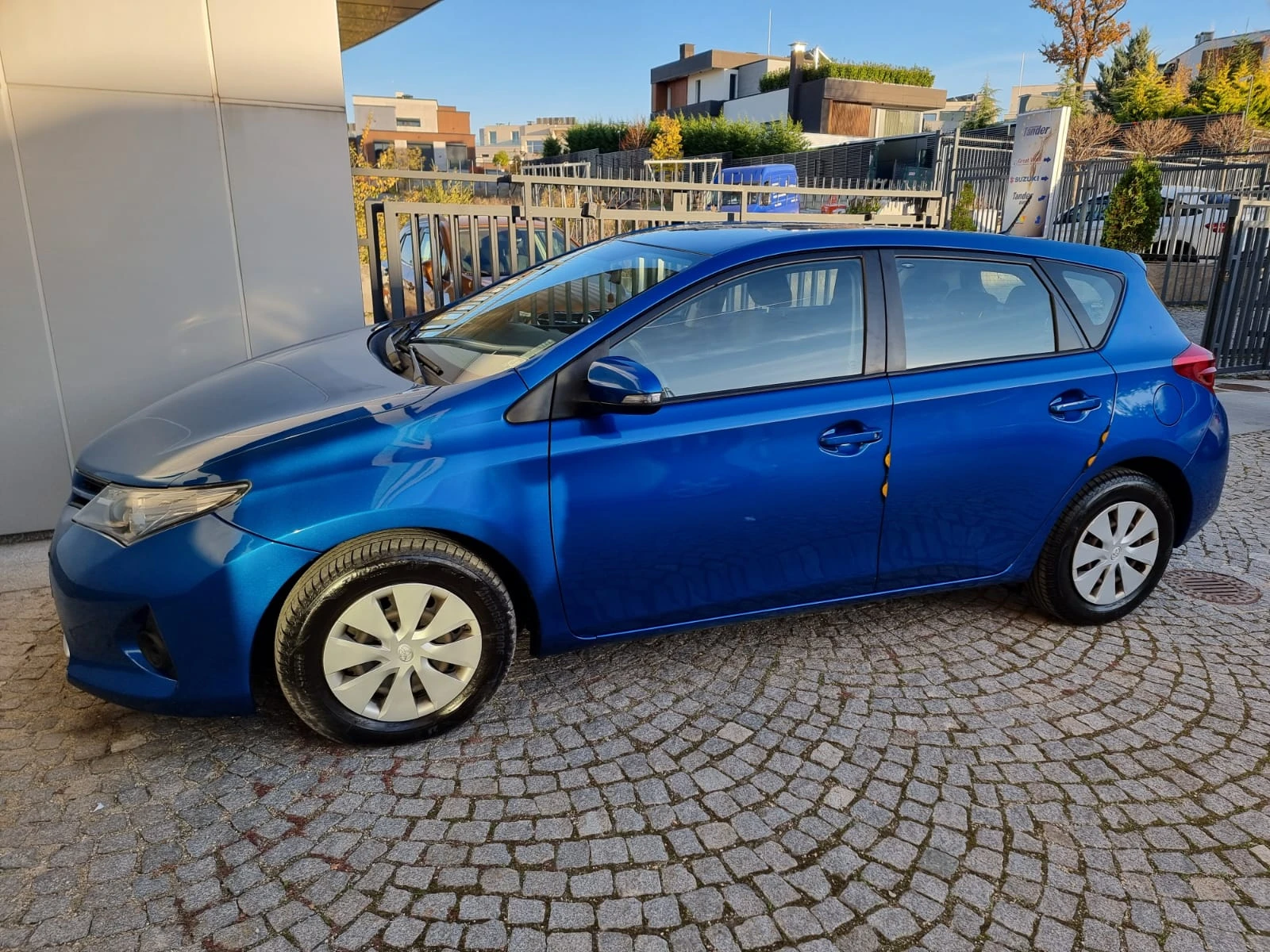 Toyota Auris  - изображение 2