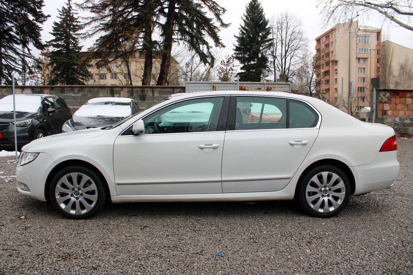 Skoda Superb 2.0TDI DSG Elegance - изображение 2