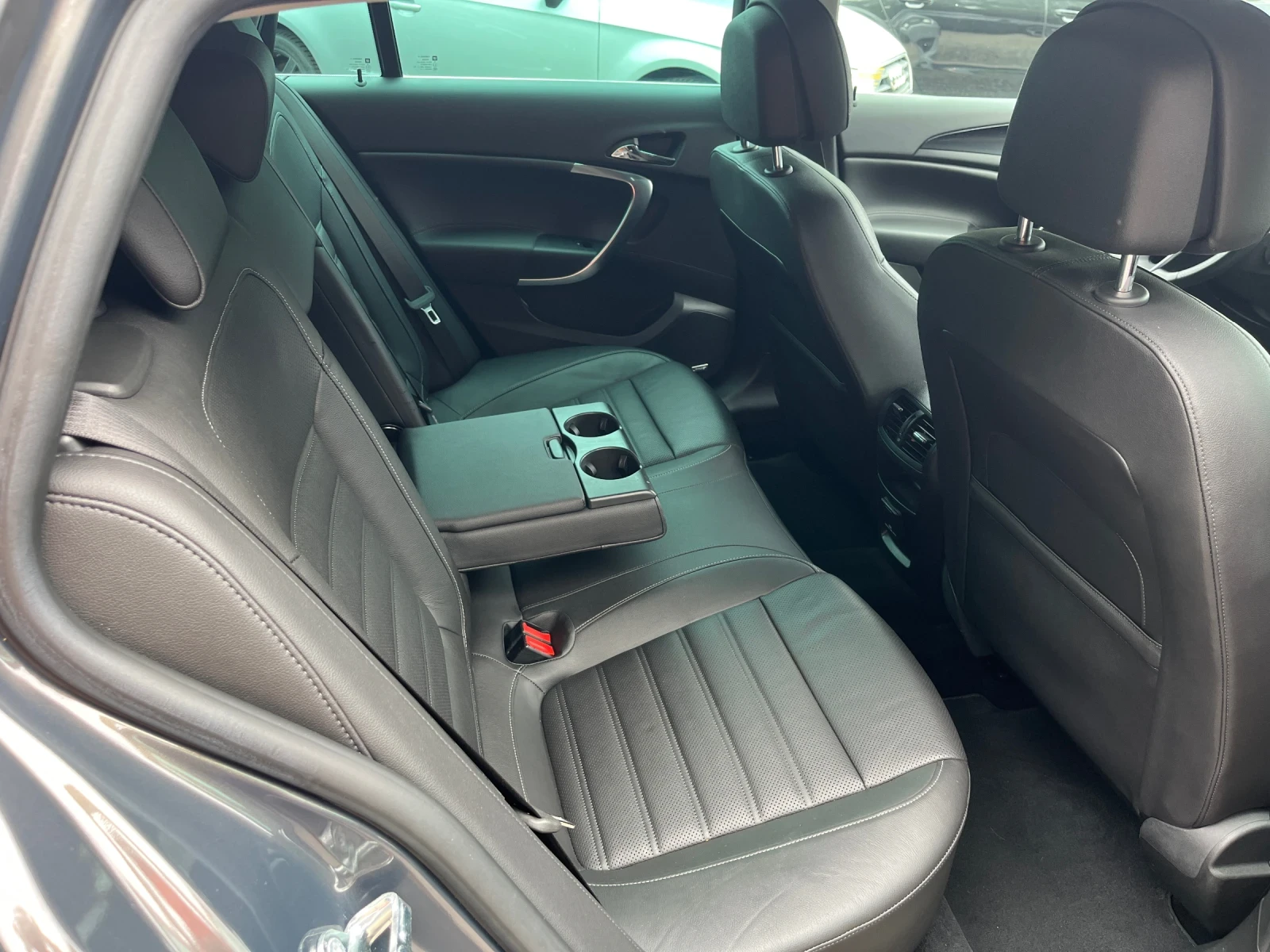 Opel Insignia 2.0T* 4X4* Sport* 250kc - изображение 8