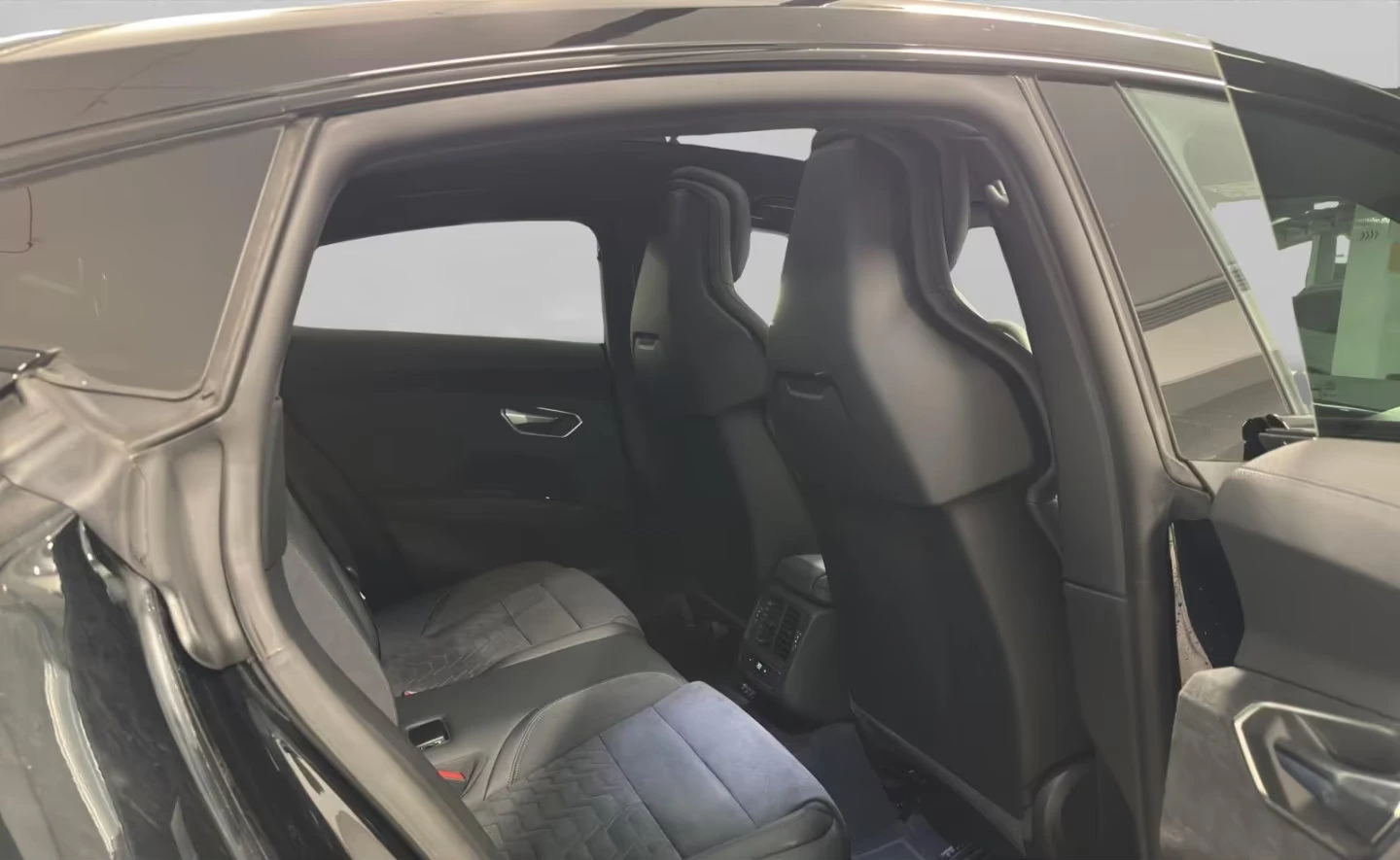 Audi E-Tron GT QUATTRO/476HP/MATRIX/NAVI/360/PANO/SHADOW/761v | Mobile.bg   13