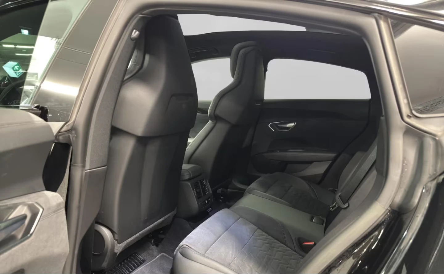 Audi E-Tron GT QUATTRO/476HP/MATRIX/NAVI/360/PANO/SHADOW/761v | Mobile.bg   14