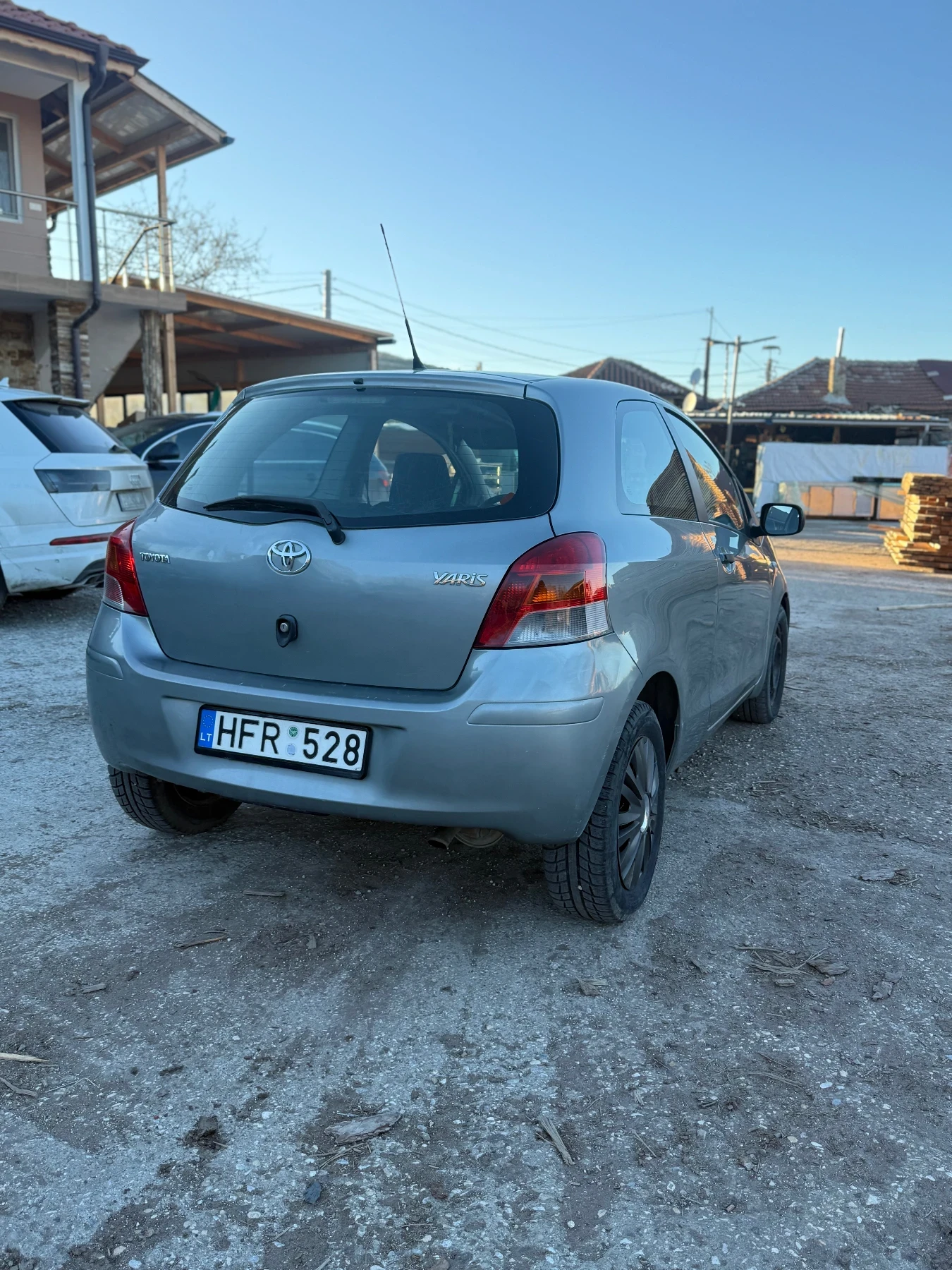 Toyota Yaris  - изображение 5