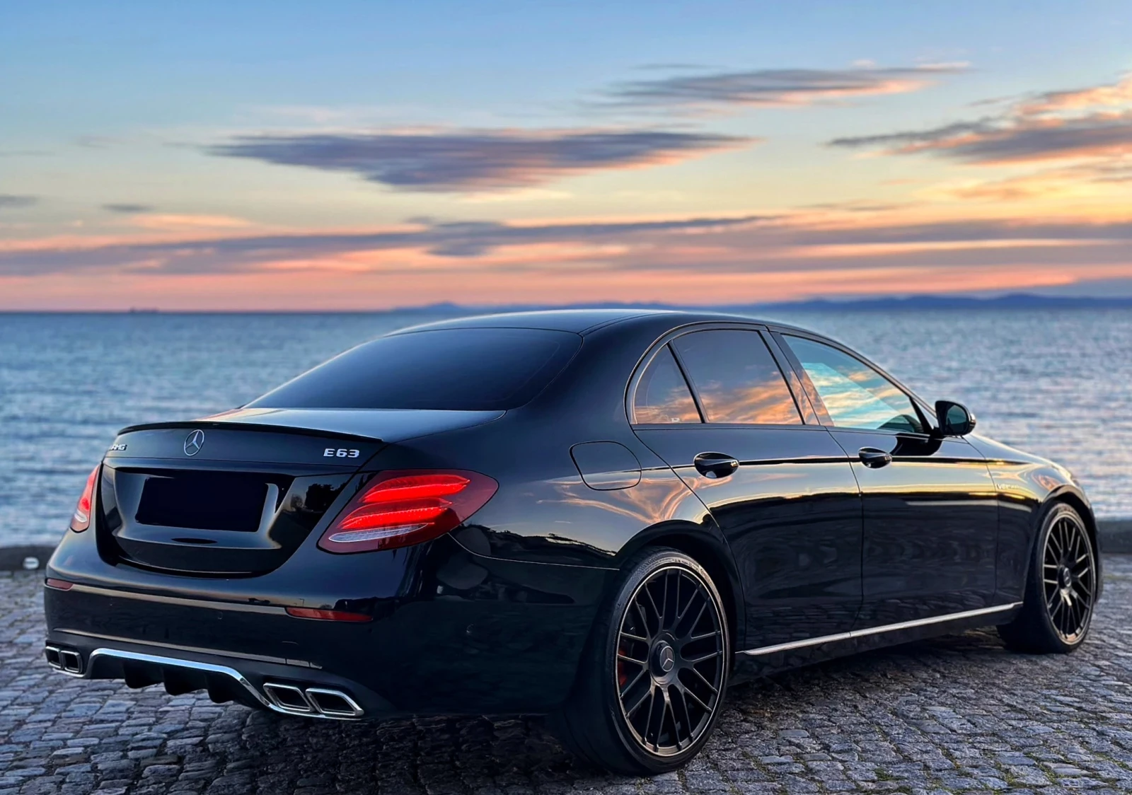 Mercedes-Benz E 220 d E63 ///AMG * * DIGITAL * *  - изображение 4