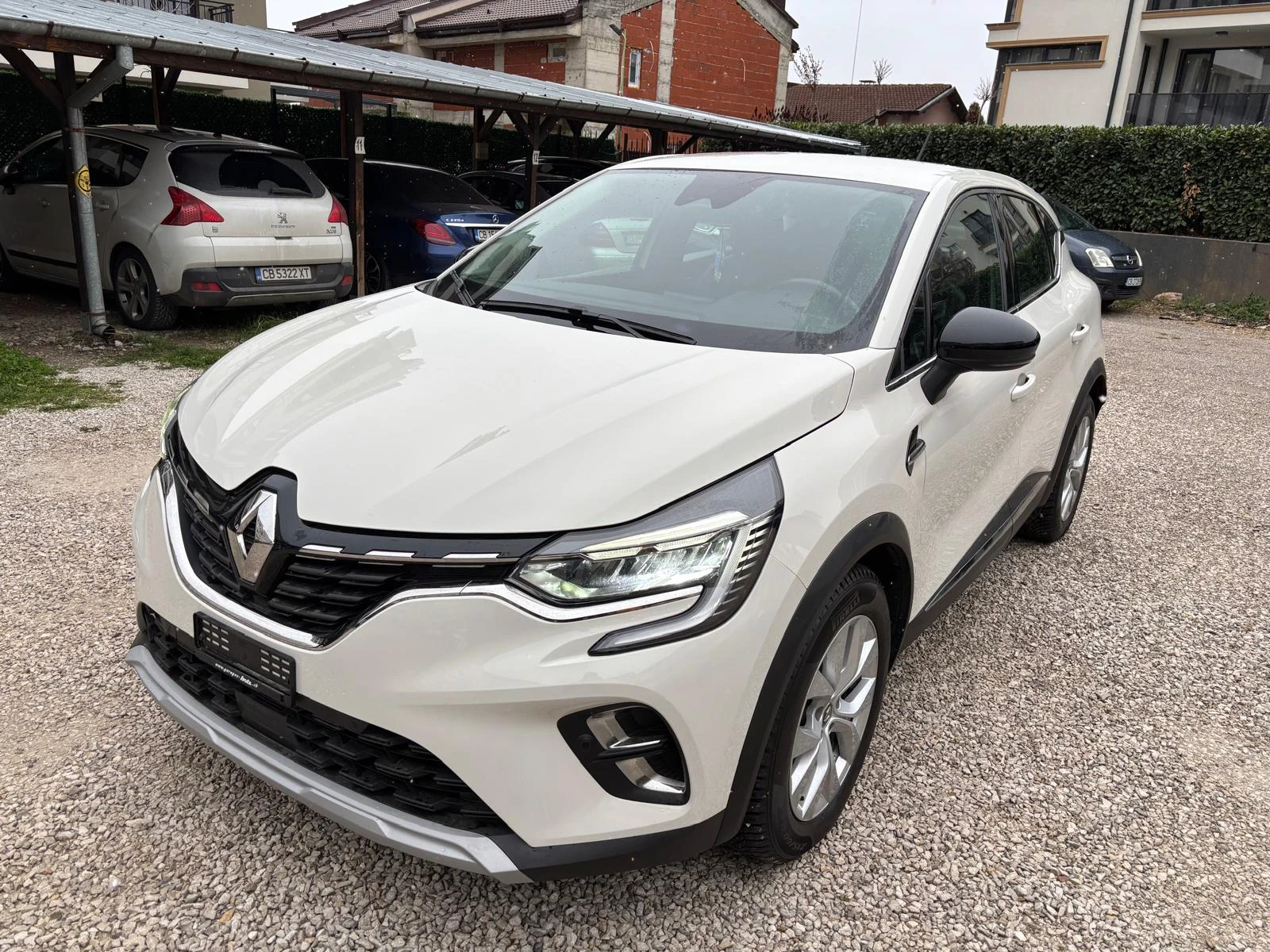 Renault Captur 1.3i16v-TCe Intens!