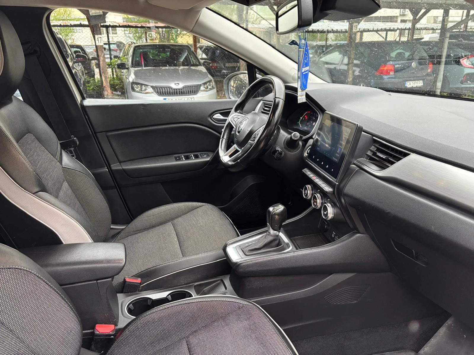 Renault Captur 1.3i16v-TCe Intens!, снимка 11 - Автомобили и джипове - 53929407