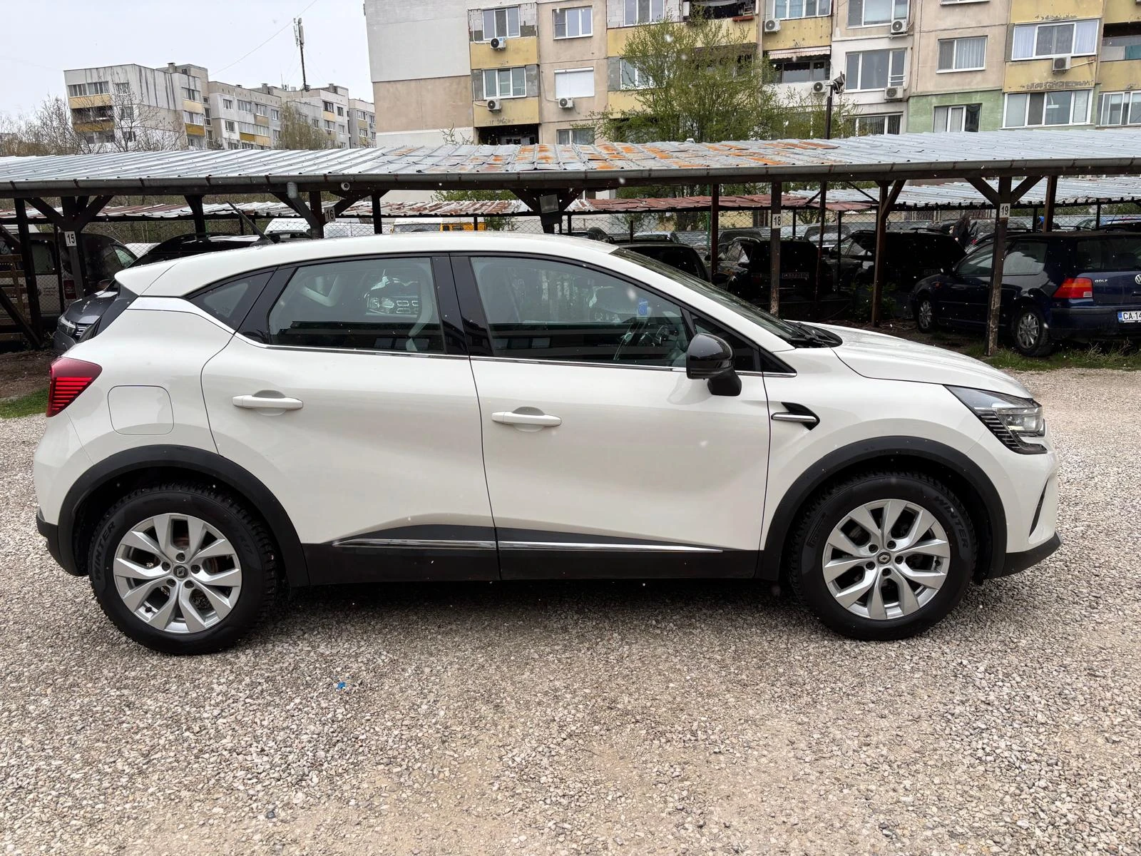 Renault Captur 1.3i16v-TCe Intens!, снимка 4 - Автомобили и джипове - 53929407