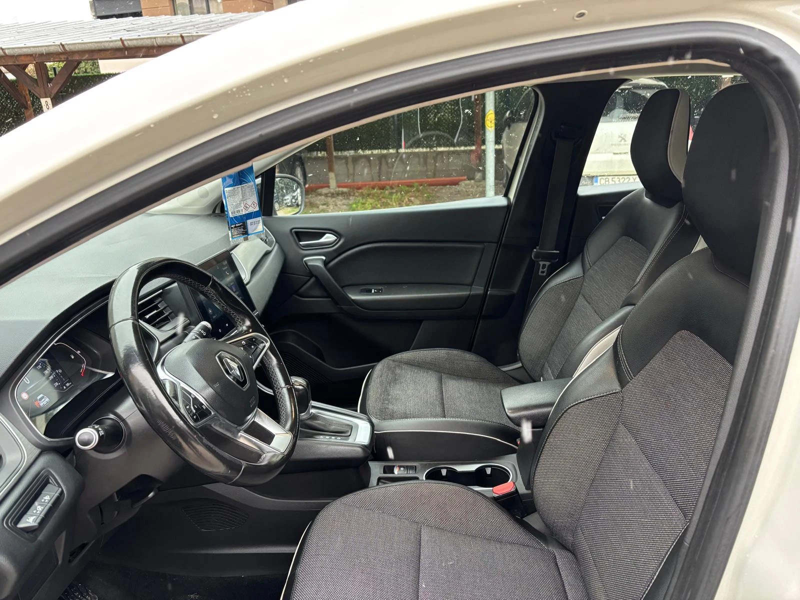 Renault Captur 1.3i16v-TCe Intens!, снимка 9 - Автомобили и джипове - 53929407