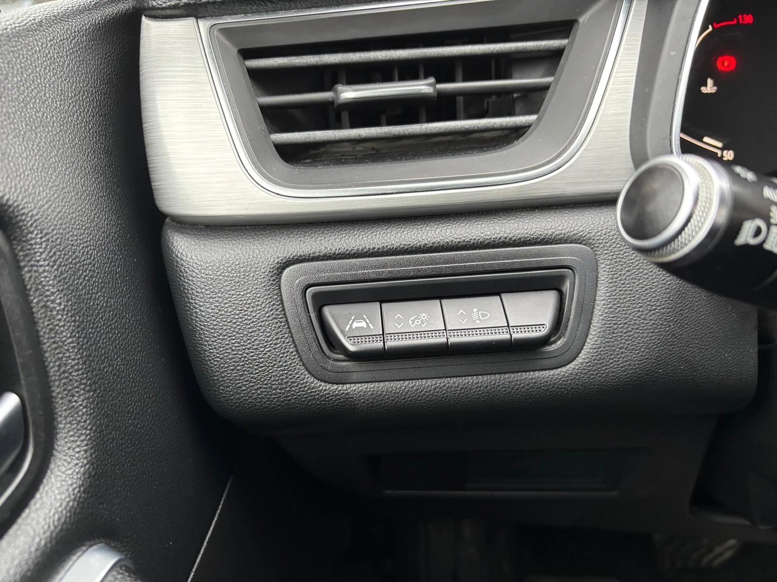 Renault Captur 1.3i16v-TCe Intens!, снимка 12 - Автомобили и джипове - 53929407