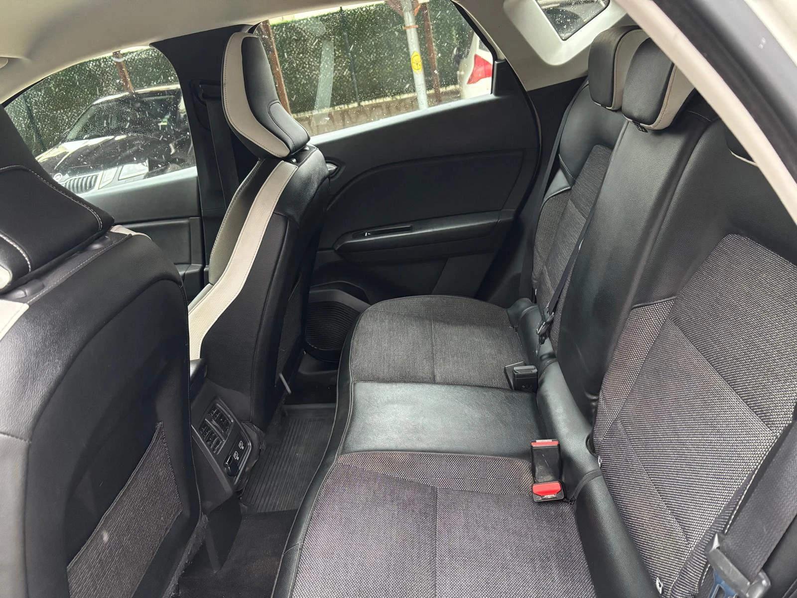 Renault Captur 1.3i16v-TCe Intens!, снимка 10 - Автомобили и джипове - 53929407