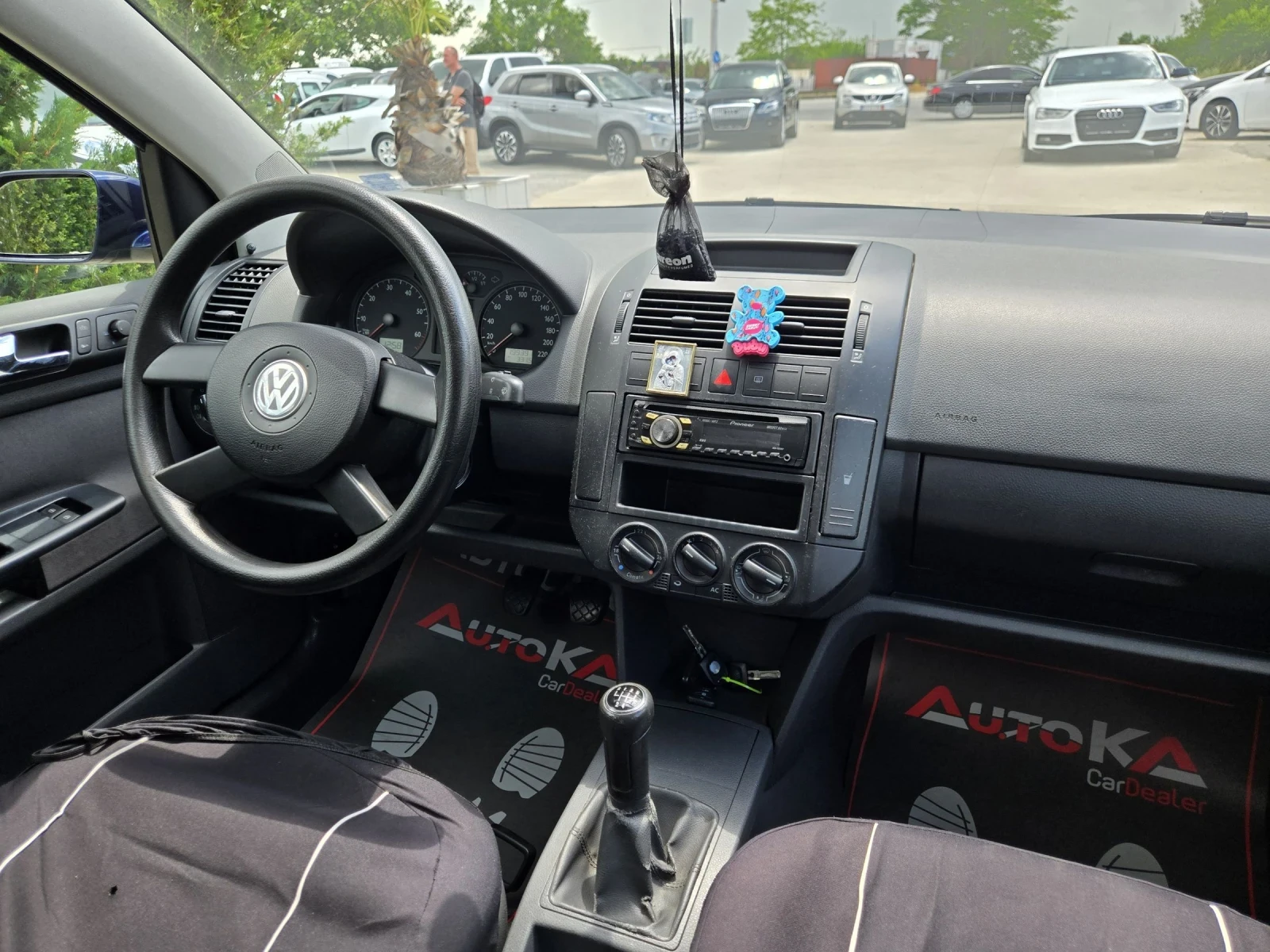 VW Polo 1.4i-75кс= КЛИМАТИК= 5ВРАТИ, снимка 13 - Автомобили и джипове - 54714811