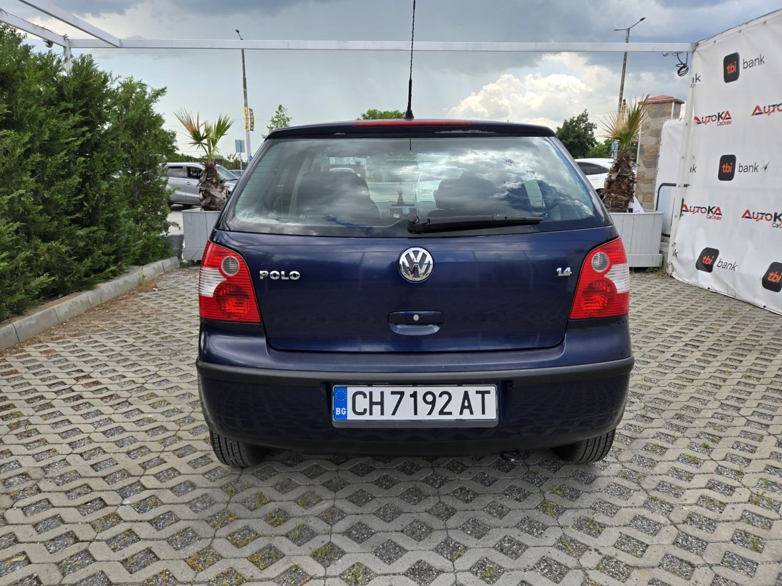 VW Polo 1.4i-75кс= КЛИМАТИК= 5ВРАТИ, снимка 4 - Автомобили и джипове - 54714811